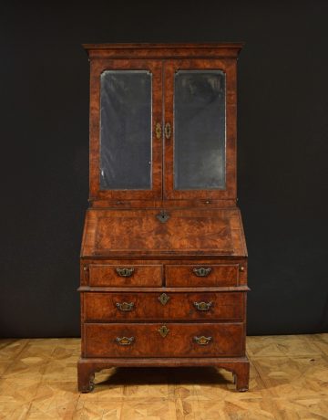 George I walnut bureau George I walnut bureau