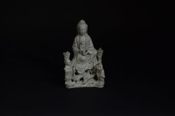 Late Ming Blanc de Chine figure of Kuan-yin Late Ming Blanc de Chine figure of Kuan-yin