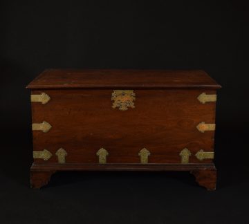 Early 18th George II mahogany trunk Early 18th George II mahogany trunk