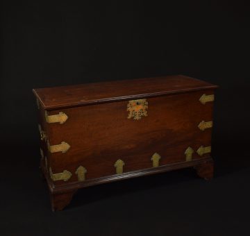 Early 18th George II mahogany trunk Early 18th George II mahogany trunk