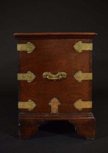 Early 18th George II mahogany trunk Early 18th George II mahogany trunk