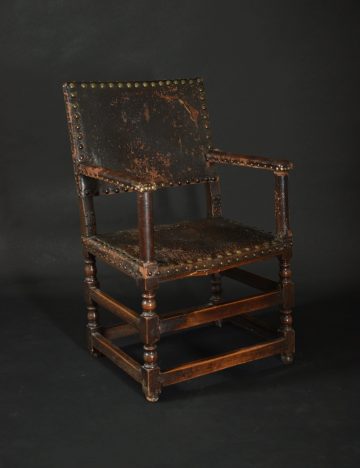 Charles II joined oak leather armchair Charles II joined oak leather armchair