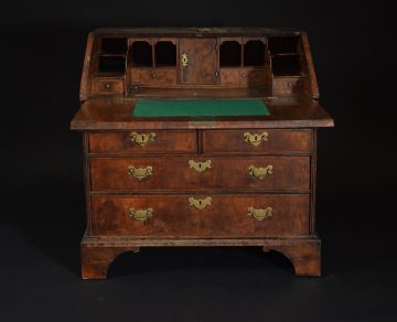 Queen Anne walnut bureau Queen Anne walnut bureau